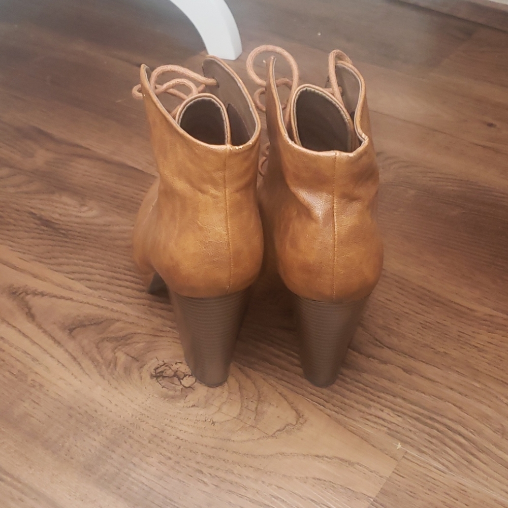 Boots - Picture 3 of 4